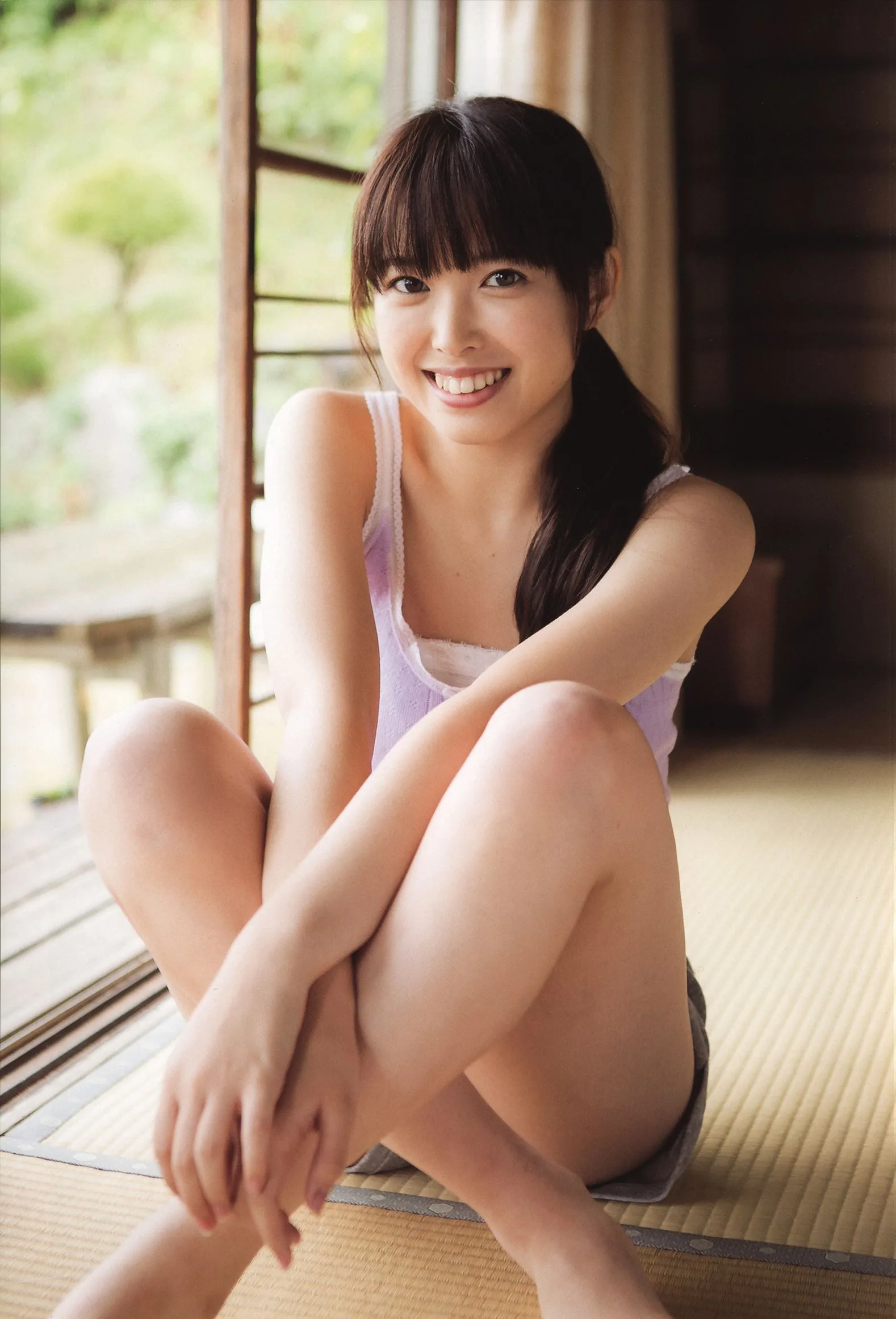 Saki Nakajima, thành viên nhóm ℃-ute, trong cuốn photobook "N20" của cô. - 20