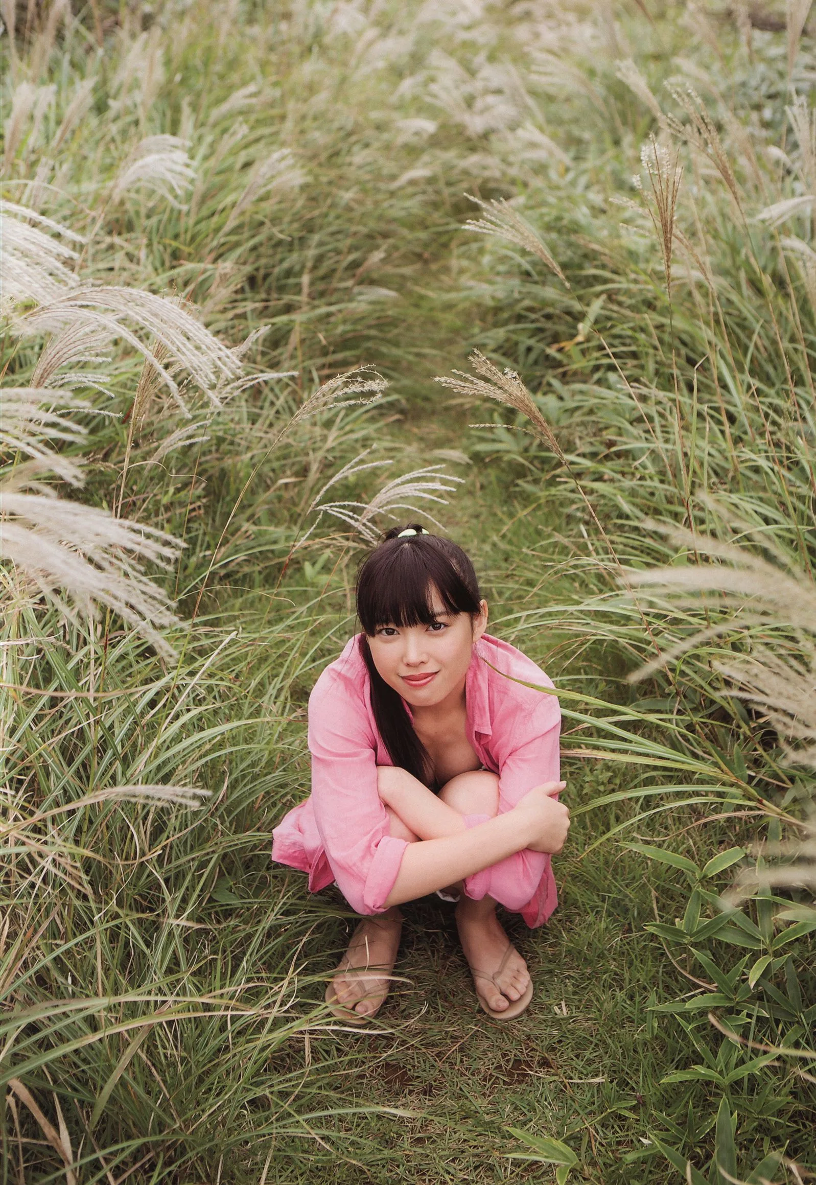 Saki Nakajima, thành viên nhóm ℃-ute, trong cuốn photobook "N20" của cô. - 7