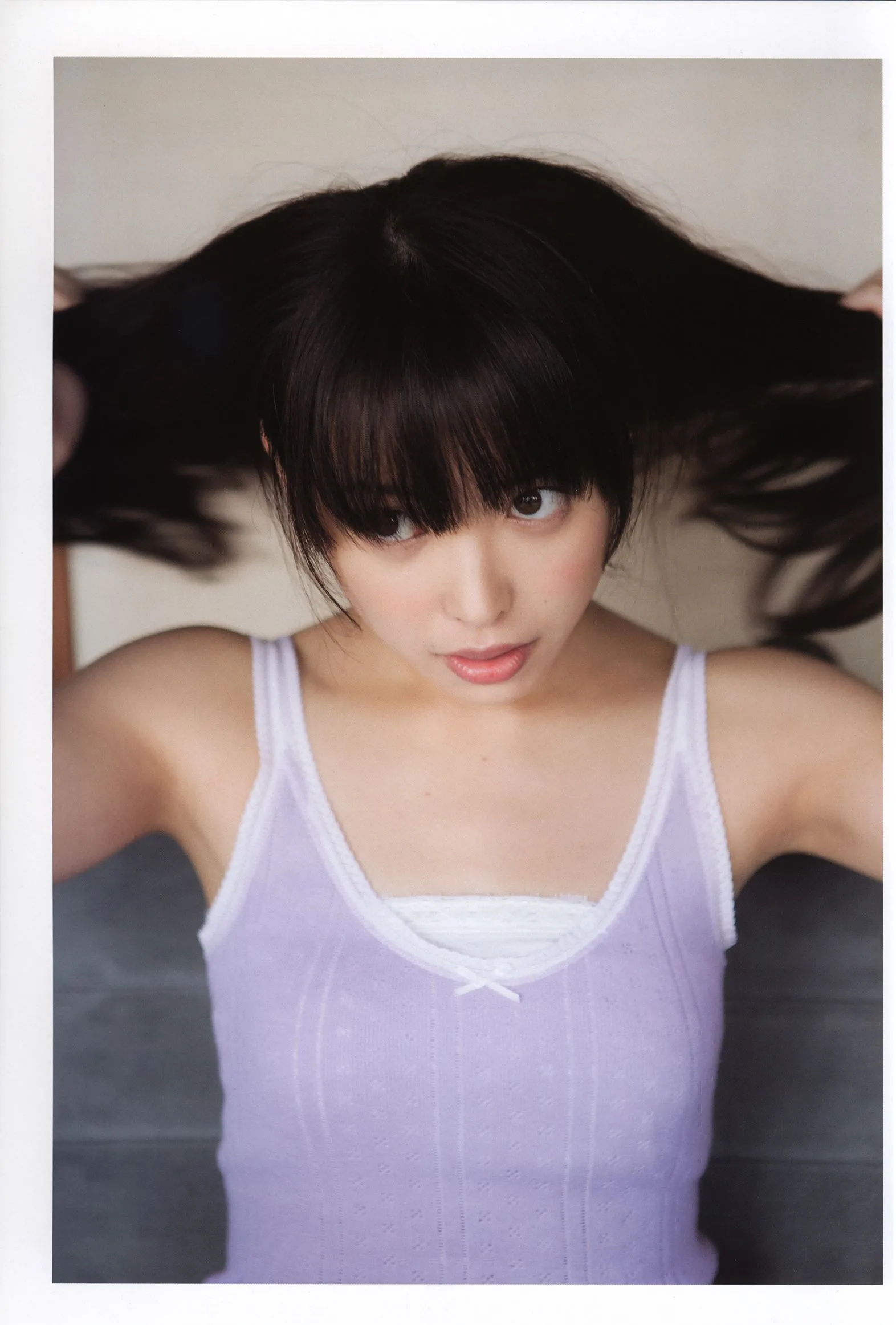 Saki Nakajima, thành viên nhóm ℃-ute, trong cuốn photobook "N20" của cô. - 22