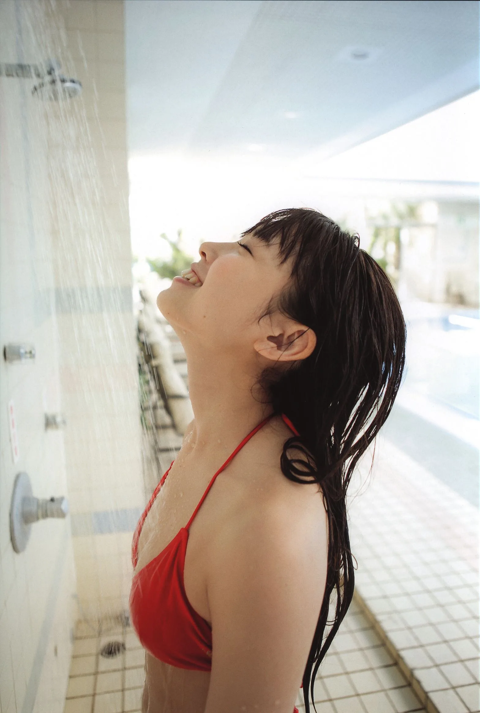 Saki Nakajima, thành viên nhóm ℃-ute, trong cuốn photobook "N20" của cô. - 28
