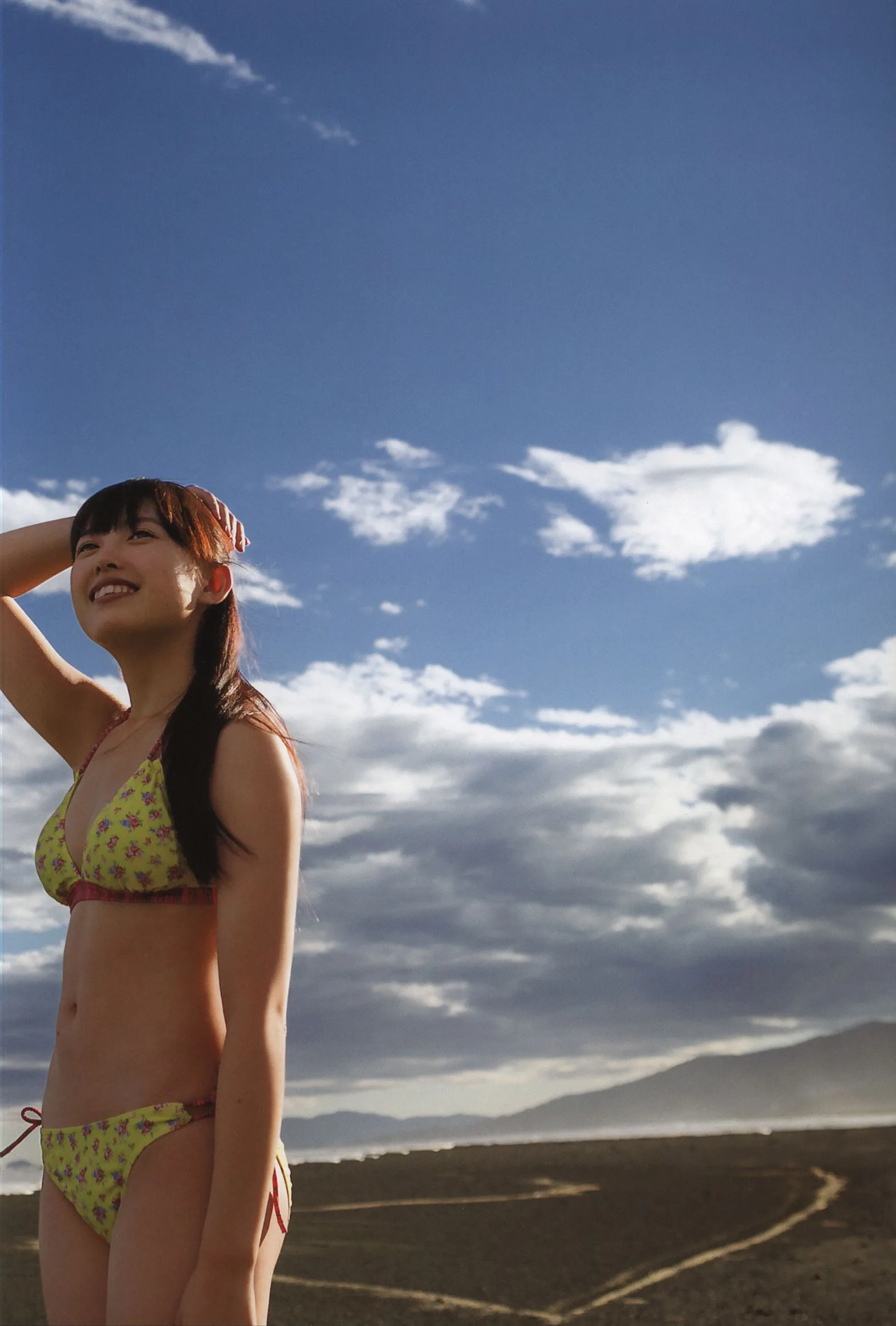 Saki Nakajima, thành viên nhóm ℃-ute, trong cuốn photobook "N20" của cô. - 55