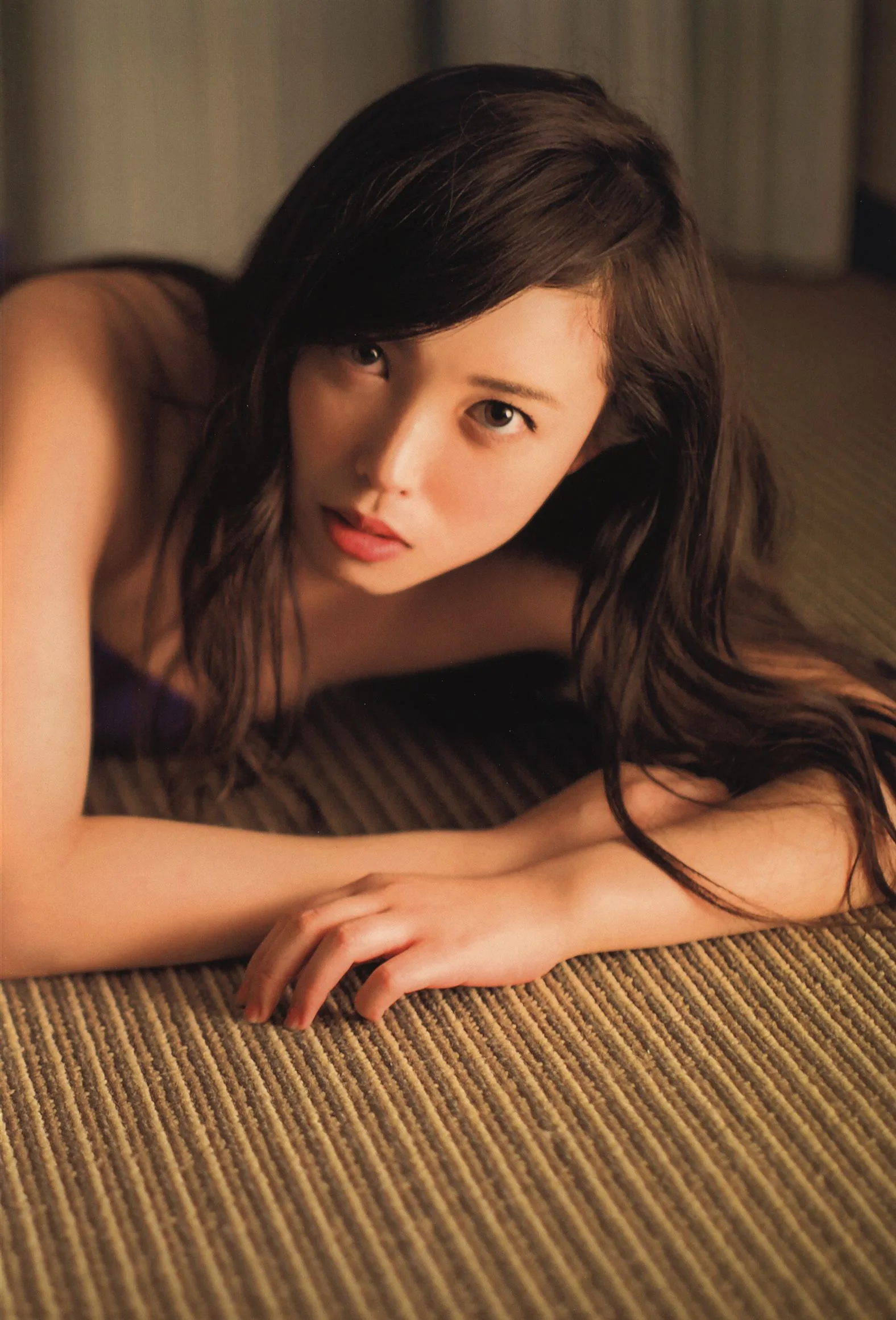 Saki Nakajima, thành viên nhóm ℃-ute, trong cuốn photobook "N20" của cô. - 39