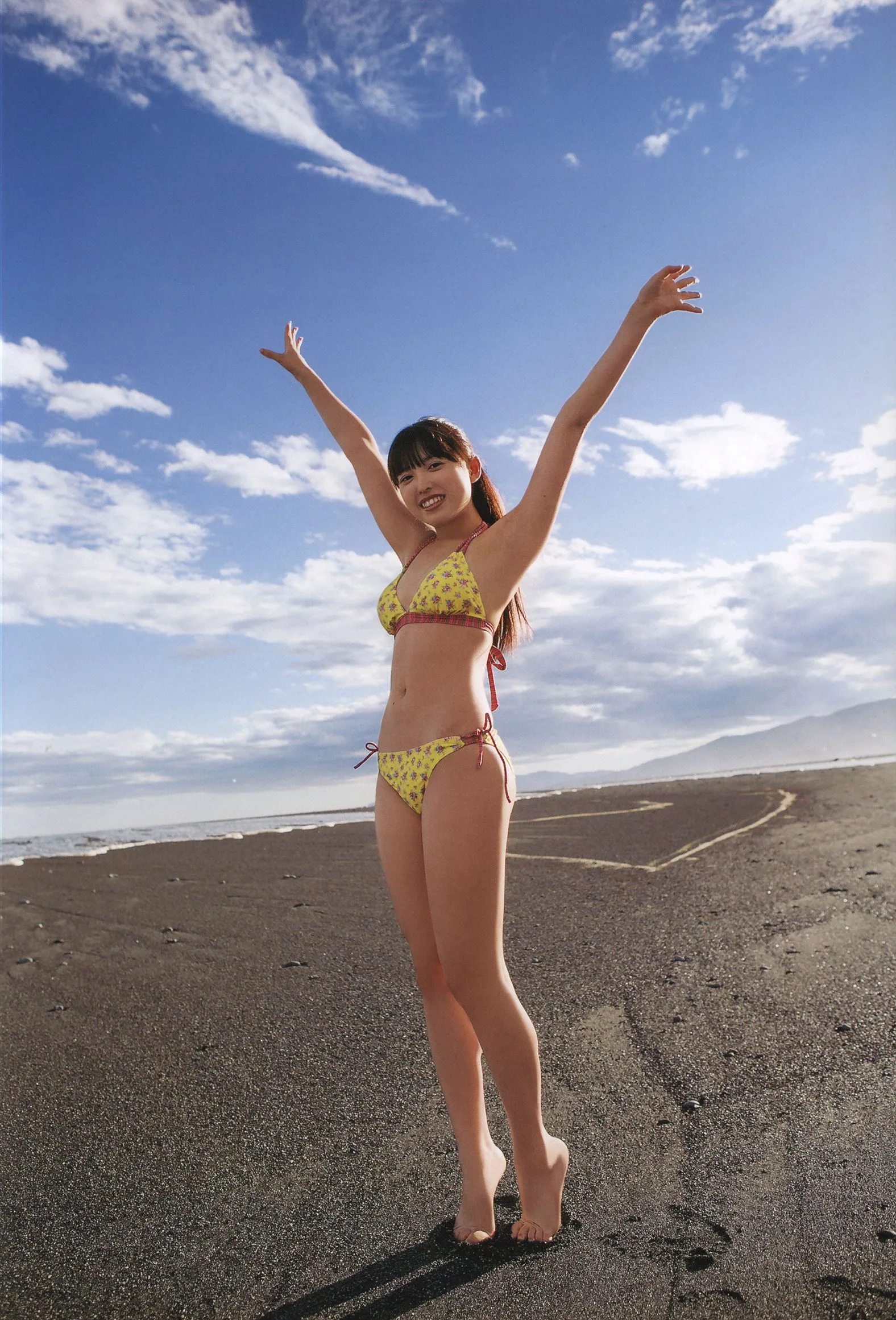 Saki Nakajima, thành viên nhóm ℃-ute, trong cuốn photobook "N20" của cô. - 61
