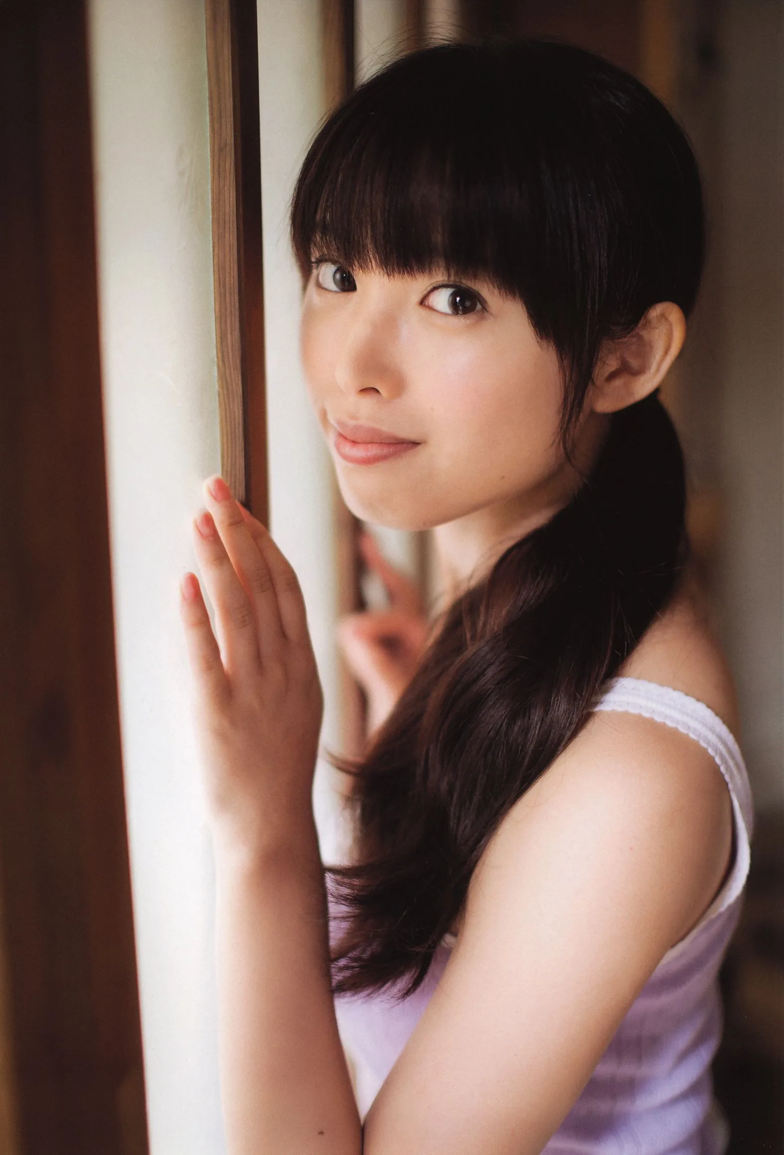 Saki Nakajima, thành viên nhóm ℃-ute, trong cuốn photobook "N20" của cô. - 18