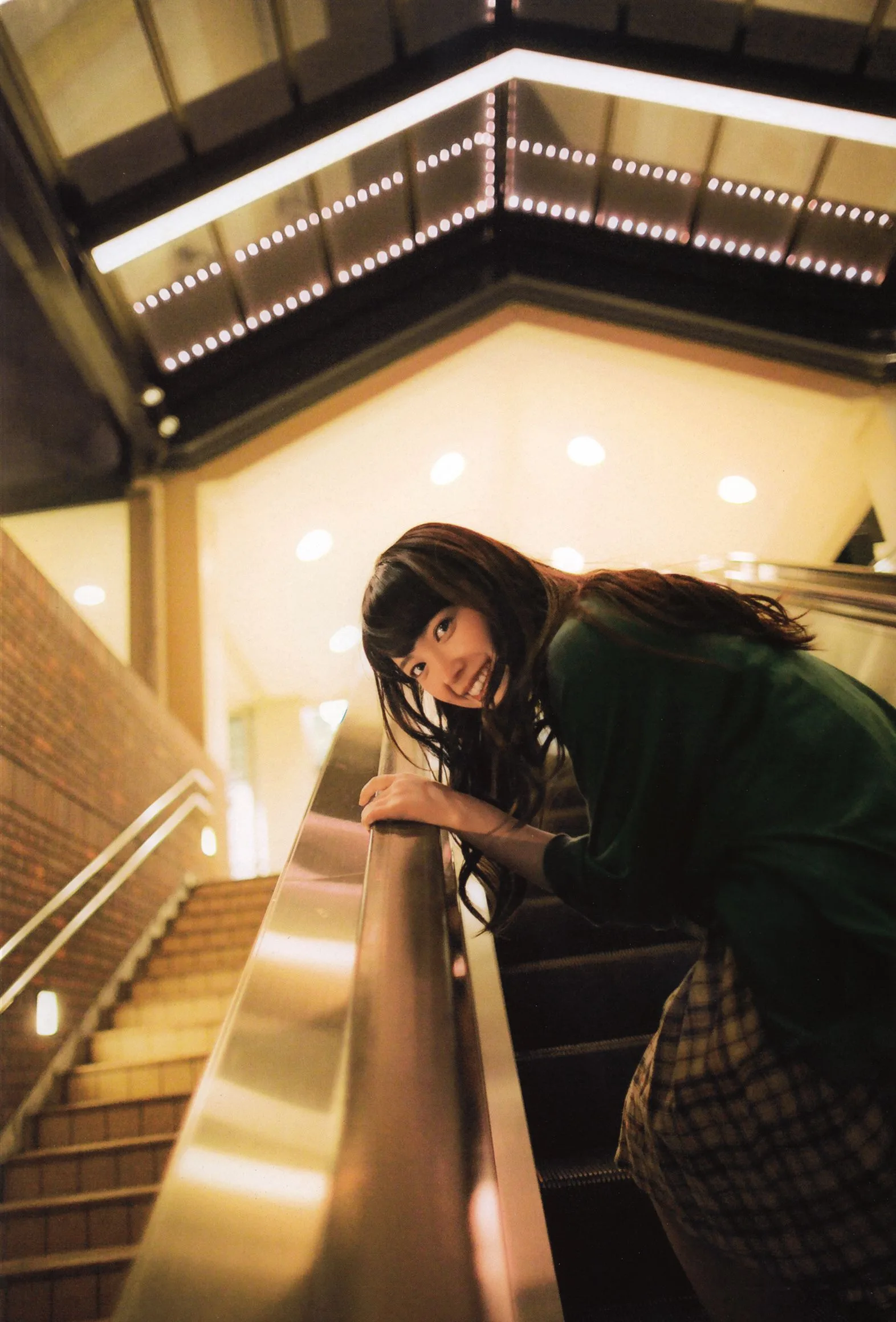 Saki Nakajima, thành viên nhóm ℃-ute, trong cuốn photobook "N20" của cô. - 79