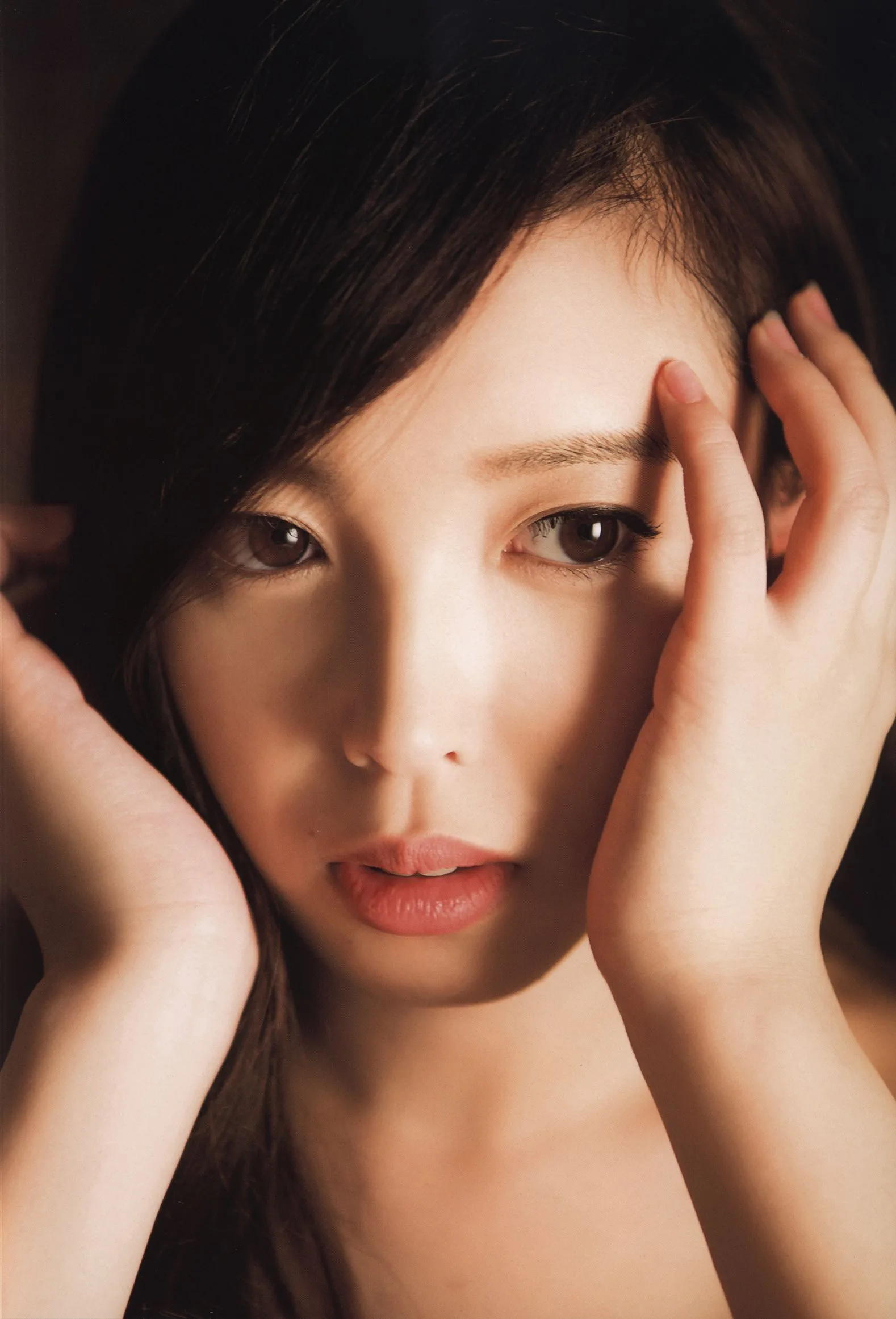 Saki Nakajima, thành viên nhóm ℃-ute, trong cuốn photobook "N20" của cô. - 41