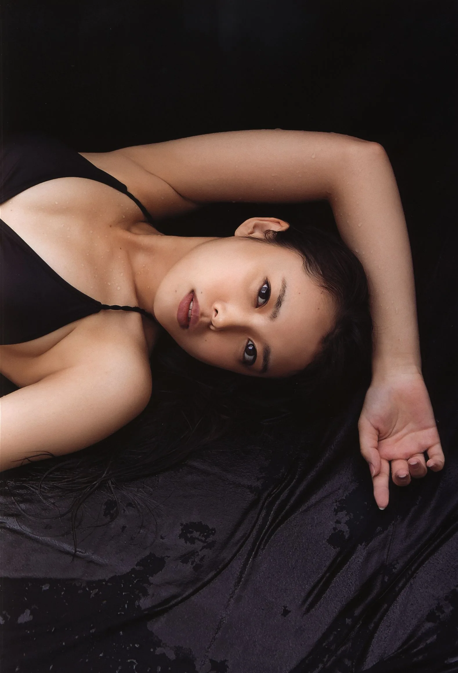 Saki Nakajima, thành viên nhóm ℃-ute, trong cuốn photobook "N20" của cô. - 67